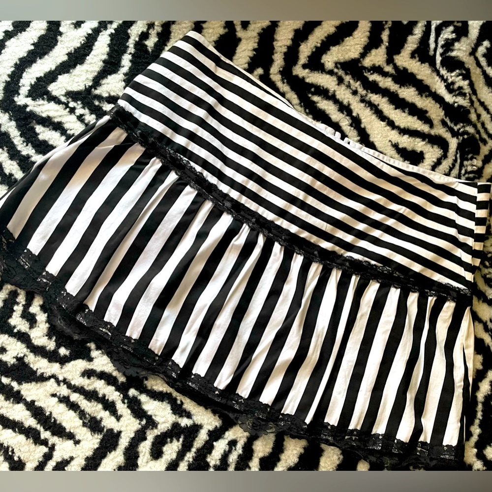 Jessica Louise Black & White Stripe Lace Mini Skirt. Punk. Emo. Y2K. Glam
